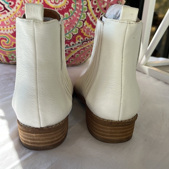 Ankle booties  White. New. - Picture 10 of 14